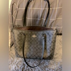 Coach Large Gallery Monogram Tote 👜 | Black & Grey